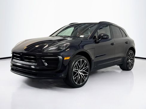 Certified 2025 Porsche Macan image 1