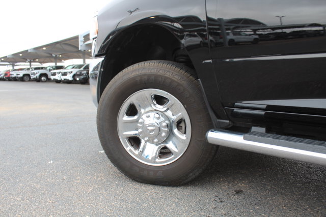Used 2024 RAM 2500 Tradesman w/ Chrome Appearance Group AWD/4WD image 11