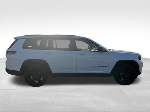 Used 2024 Jeep Grand Cherokee L Altitude RWD image 7