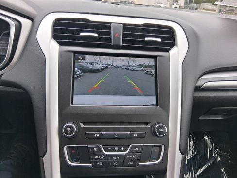 Used 2016 Ford Fusion SE FWD image 13