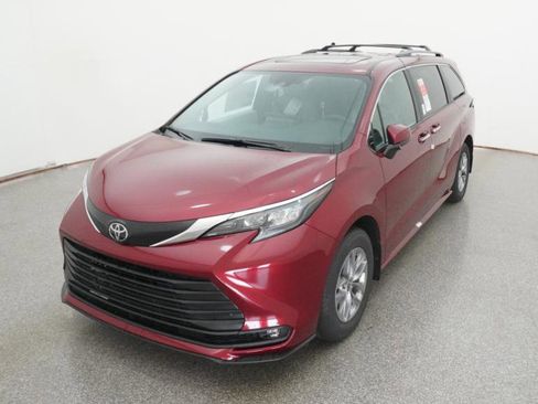 New 2026 Toyota Sienna XLE image 5