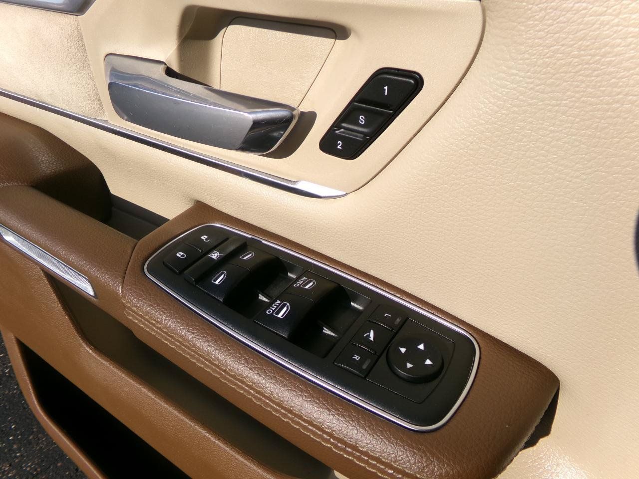 Used 2019 RAM 1500 Laramie AWD/4WD image 19