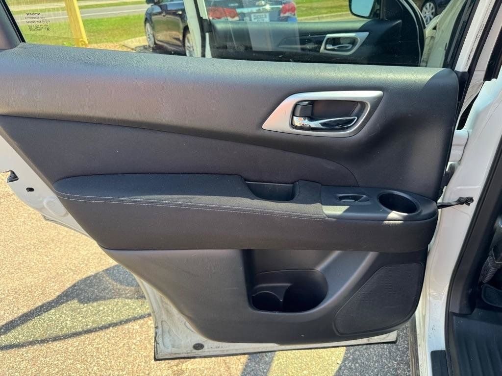 Used 2017 Nissan Pathfinder SV AWD/4WD image 19