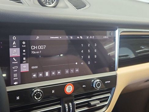 Used 2026 Porsche Macan image 17