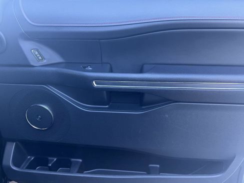 Used 2022 Ford Expedition Max Limited image 32