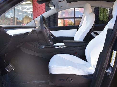 Used 2021 Tesla Model Y Long Range image 24