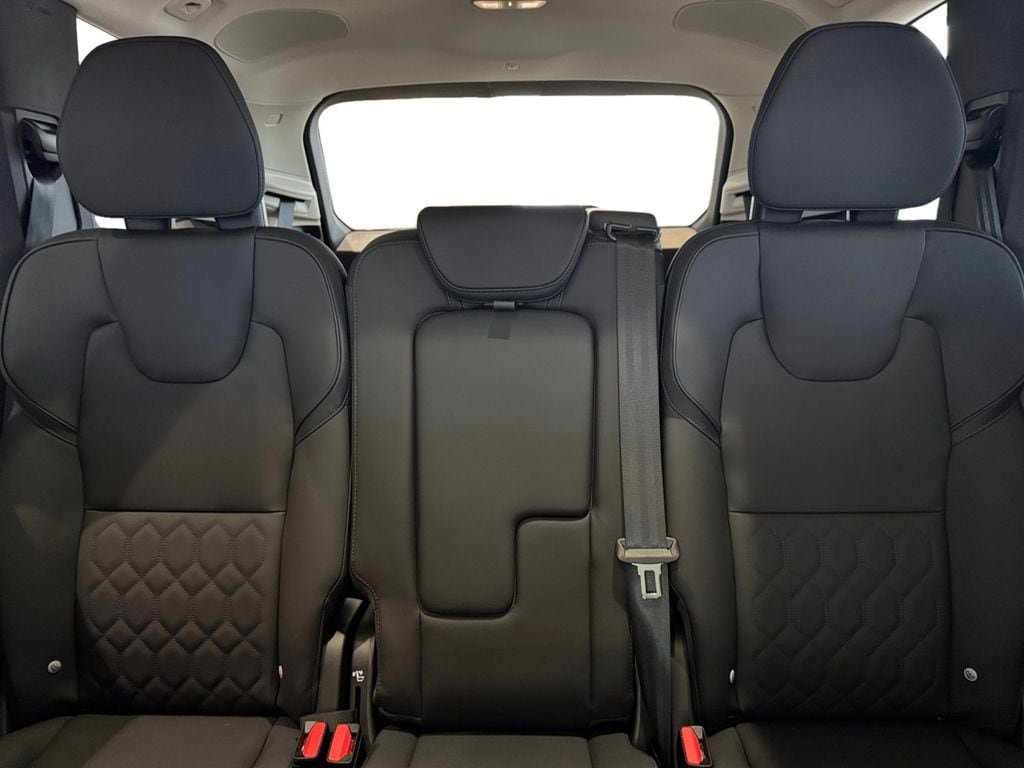 New 2026 Volvo XC90 T8 Plus w/ Protection Package Premier AWD/4WD image 23