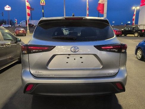 Used 2024 Toyota Highlander LE image 6