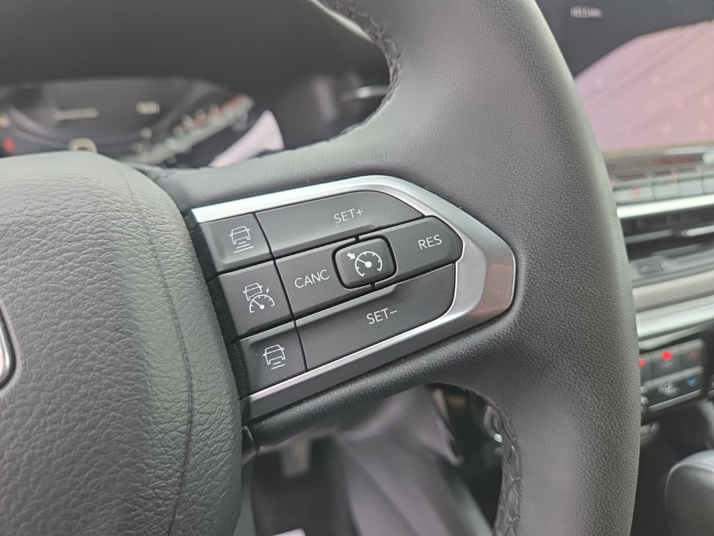 Used 2025 Jeep Compass Limited AWD/4WD image 29