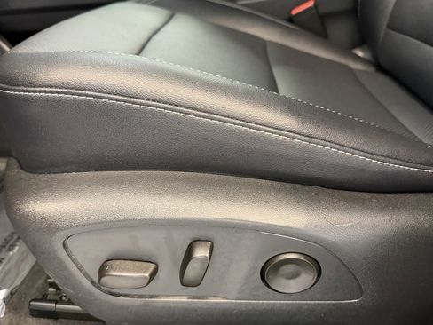 Used 2025 Chevrolet Traverse LT image 10