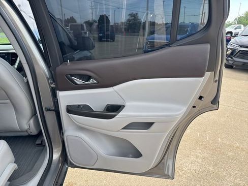 Used 2019 GMC Acadia SLT FWD image 25
