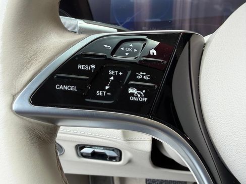 Used 2022 Mercedes-Benz EQS 580 4MATIC Sedan image 16