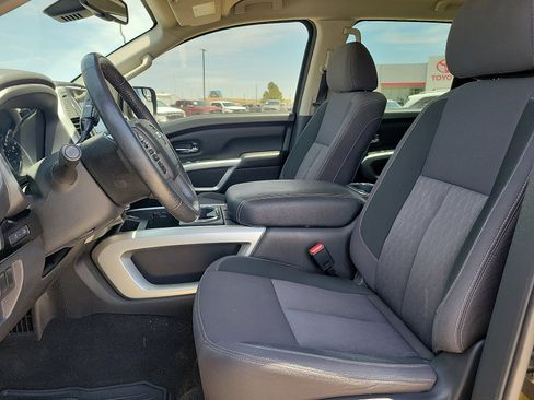 Used 2020 Nissan Titan SV w/ SV Convenience Package image 12