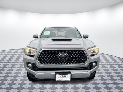 Used 2018 Toyota Tacoma TRD Sport w/ Technology Package image 2