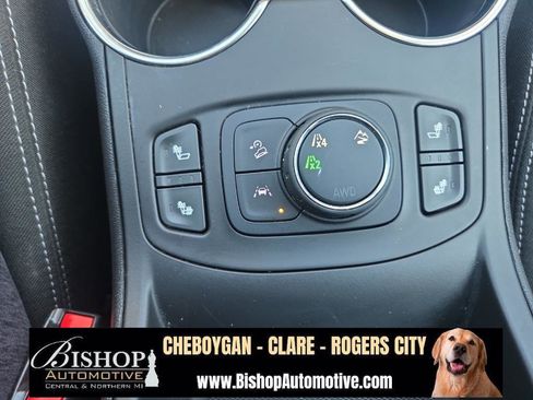 Used 2023 GMC Terrain SLE w/ Driver Convenience Package image 12