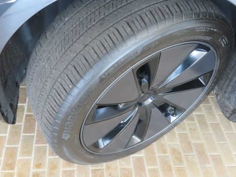 Used 2024 Tesla Model 3 Long Range RWD image 11