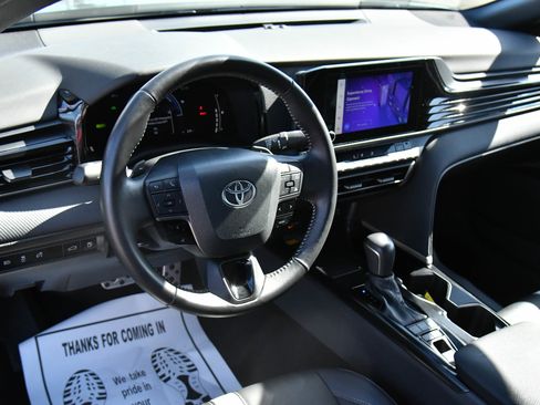 Used 2025 Toyota Camry SE image 16