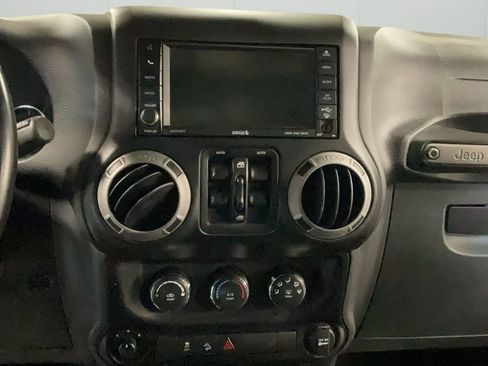 Used 2017 Jeep Wrangler Unlimited Sport w/ Quick Order Package 24S AWD/4WD image 32