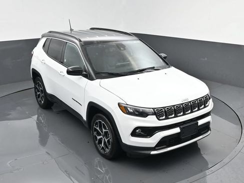 Used 2025 Jeep Compass Limited AWD/4WD image 20
