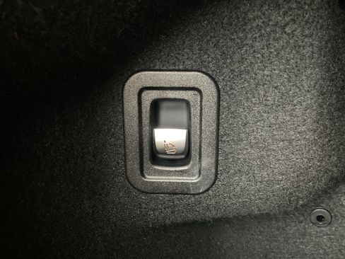 Used 2018 Mercedes-Benz C 300 4MATIC Cabriolet image 39