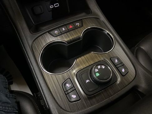 Used 2023 GMC Acadia SLT AWD/4WD image 53