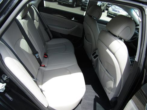 Used 2015 Hyundai Sonata Limited w/ Option Group 05 FWD image 19