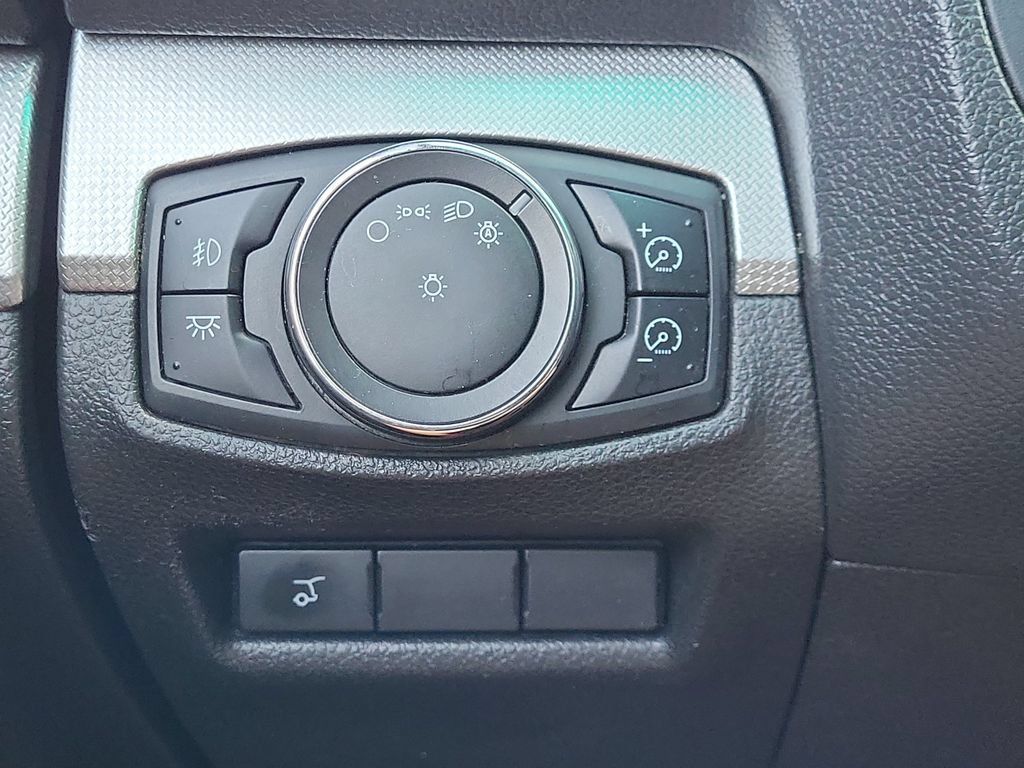 Used 2013 Ford Explorer XLT AWD/4WD image 32