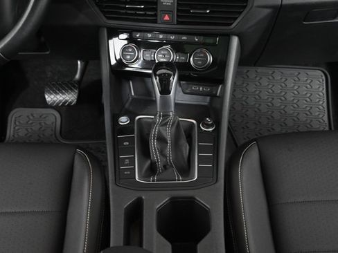 Certified 2023 Volkswagen Jetta SE w/ Panoramic Sunroof Package image 17