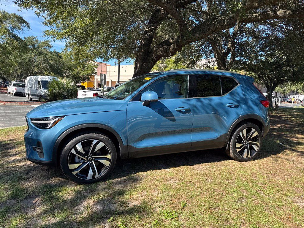 Used 2024 Volvo XC40 B5 Plus w/ Climate Package AWD/4WD image 4