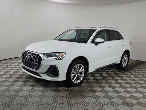 Certified 2025 Audi Q3 2.0T Premium w/ Convenience Package image 3