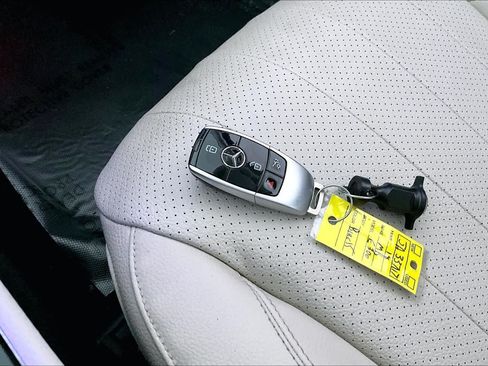 Certified 2018 Mercedes-Benz E 300 4MATIC image 15