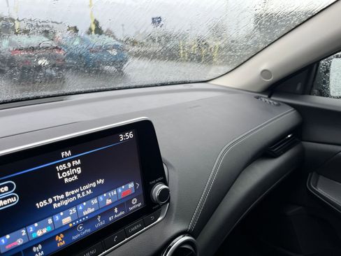 Used 2025 Nissan Sentra SV image 33