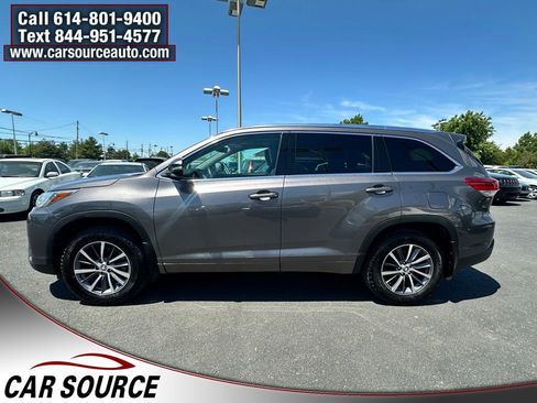 Used 2017 Toyota Highlander XLE AWD/4WD image 2