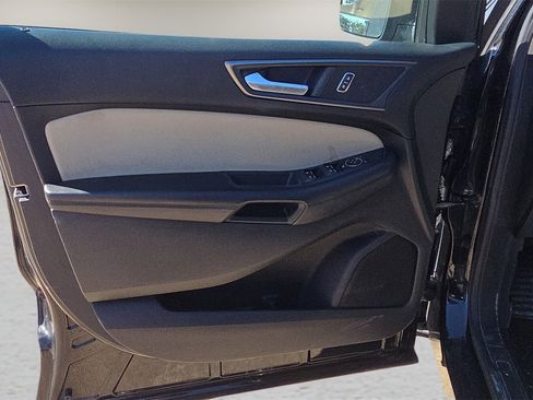 Used 2018 Ford Edge SE image 22