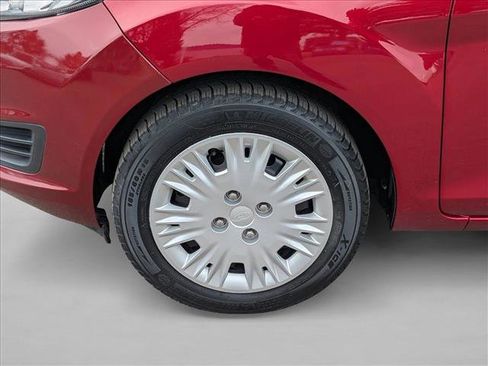 Used 2016 Ford Fiesta SE image 9