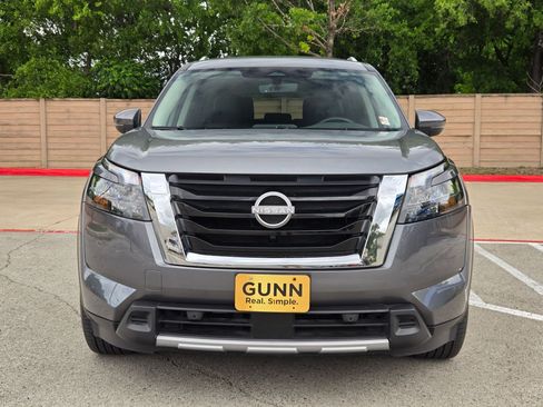 Used 2025 Nissan Pathfinder SL image 8