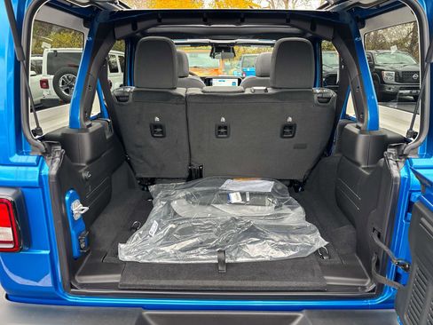 Used 2026 Jeep Wrangler Unlimited Sport AWD/4WD image 4