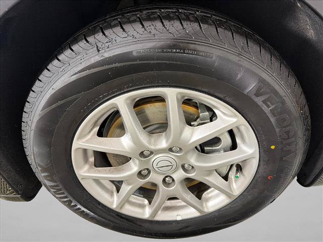 Used 2025 Chrysler Pacifica Select FWD image 12