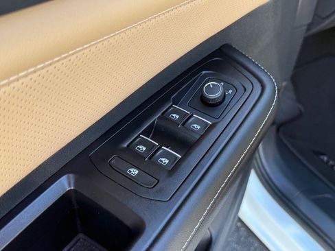 Used 2024 Volkswagen Atlas Cross Sport SE image 13