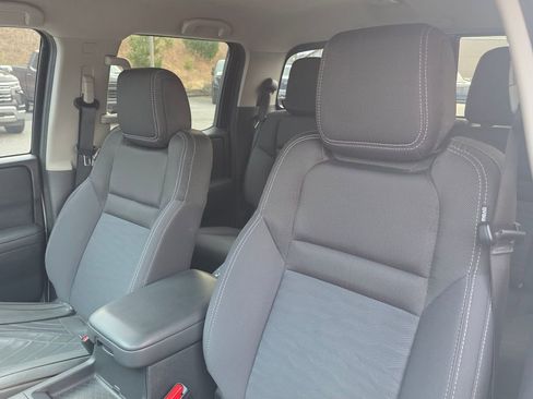 Used 2022 Nissan Frontier SV w/ Technology Package image 3