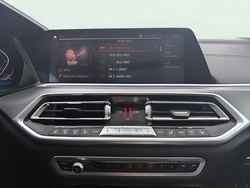 Used 2019 BMW X5 xDrive50i w/ Parking Assistance Package image 15