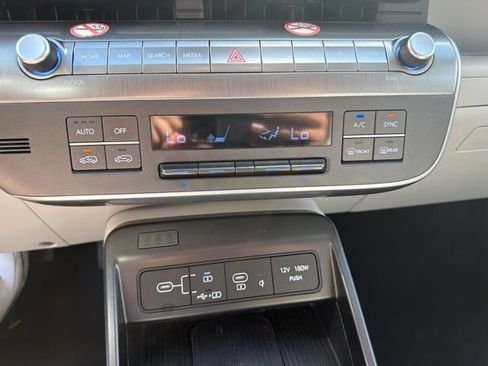 Used 2024 Hyundai Kona Limited AWD/4WD image 23