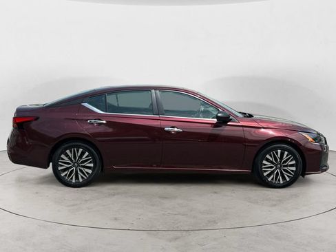Used 2024 Nissan Altima 2.5 SV FWD image 6