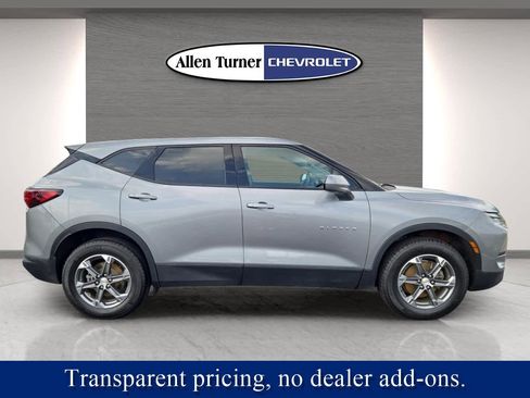 Used 2023 Chevrolet Blazer LT FWD image 5