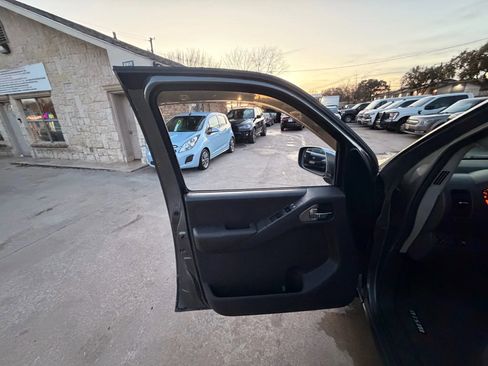 Used 2006 Nissan Frontier NISMO w/ (J01) Sunroof Pkg image 23