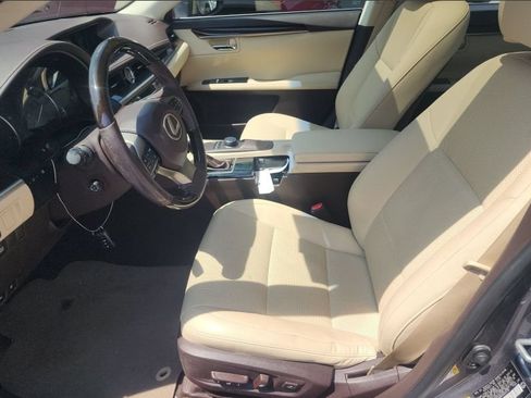 Used 2017 Lexus ES 350 w/ Premium Package FWD image 5