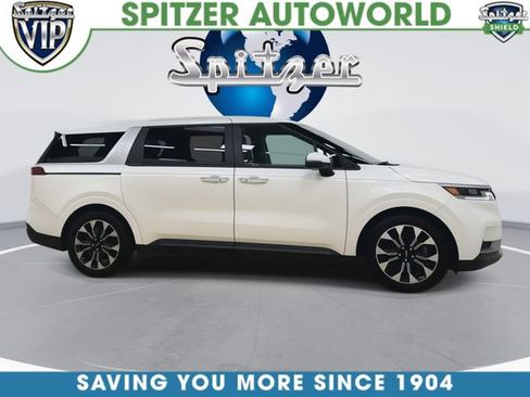 Used 2024 Kia Carnival EX image 8