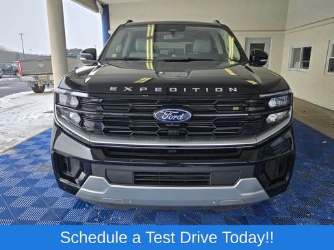 Used 2025 Ford Expedition Platinum image 3