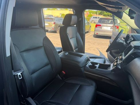 Used 2020 Chevrolet Suburban LT w/ Luxury Package AWD/4WD image 30