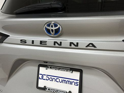 Used 2025 Toyota Sienna XLE AWD/4WD image 27